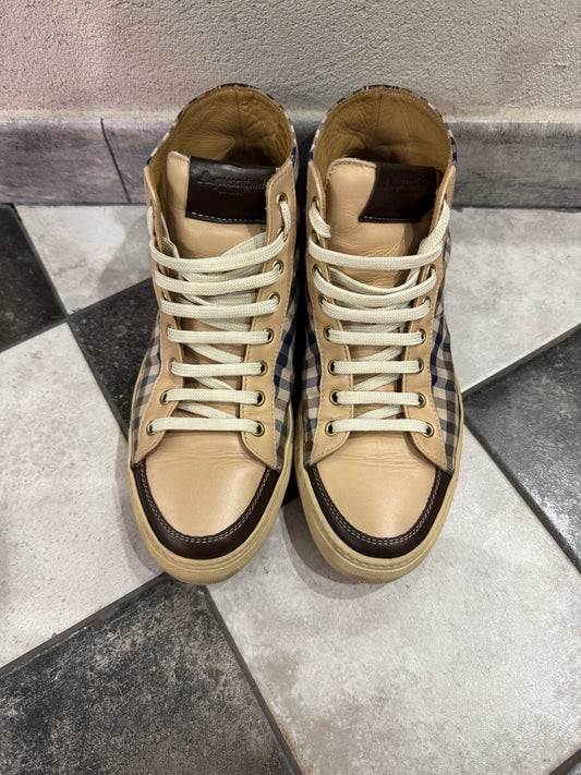 AQUASCUTUM OF LONDON