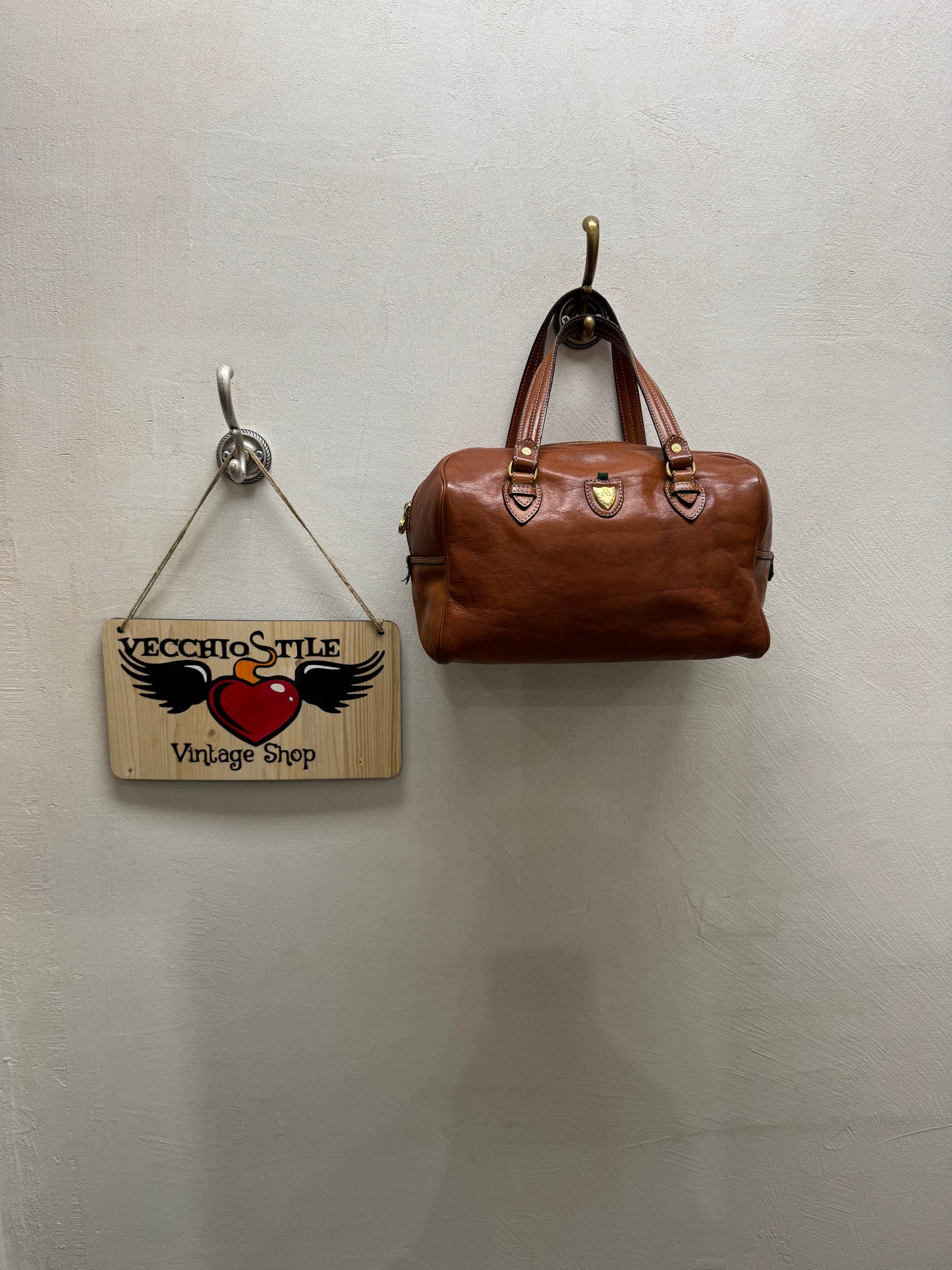 AQUASCUTUM OF LONDON