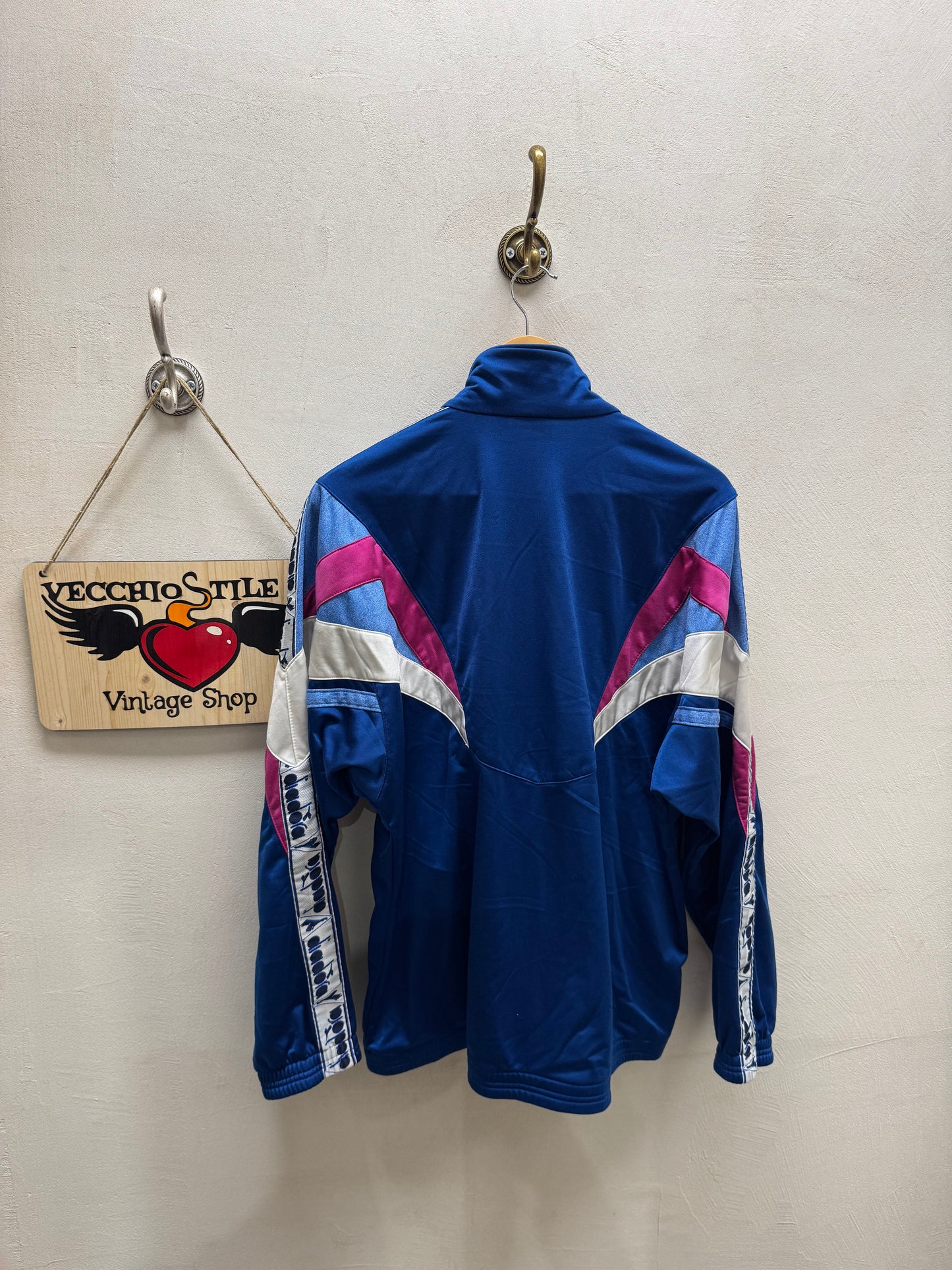 DIADORA