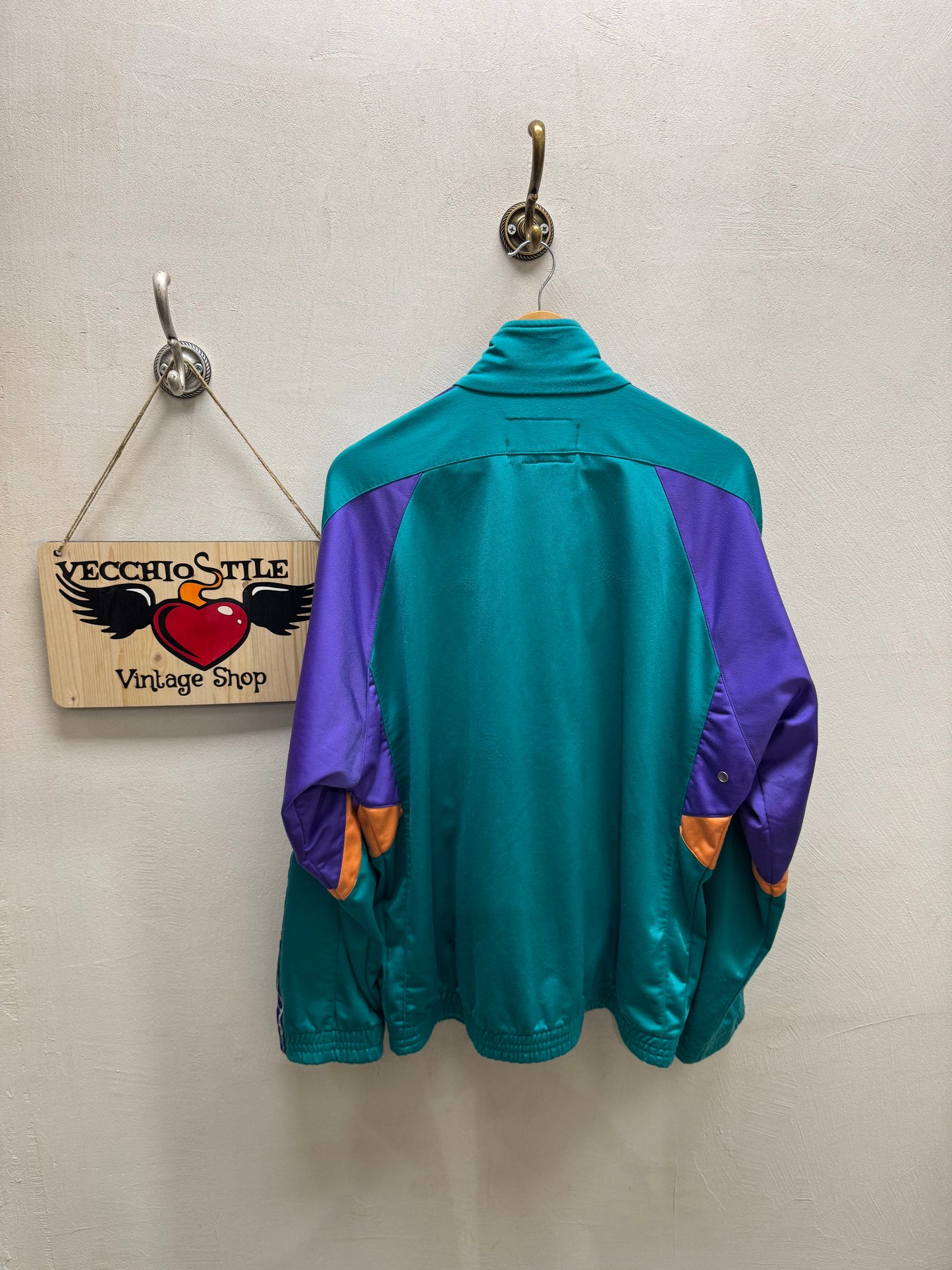 DIADORA