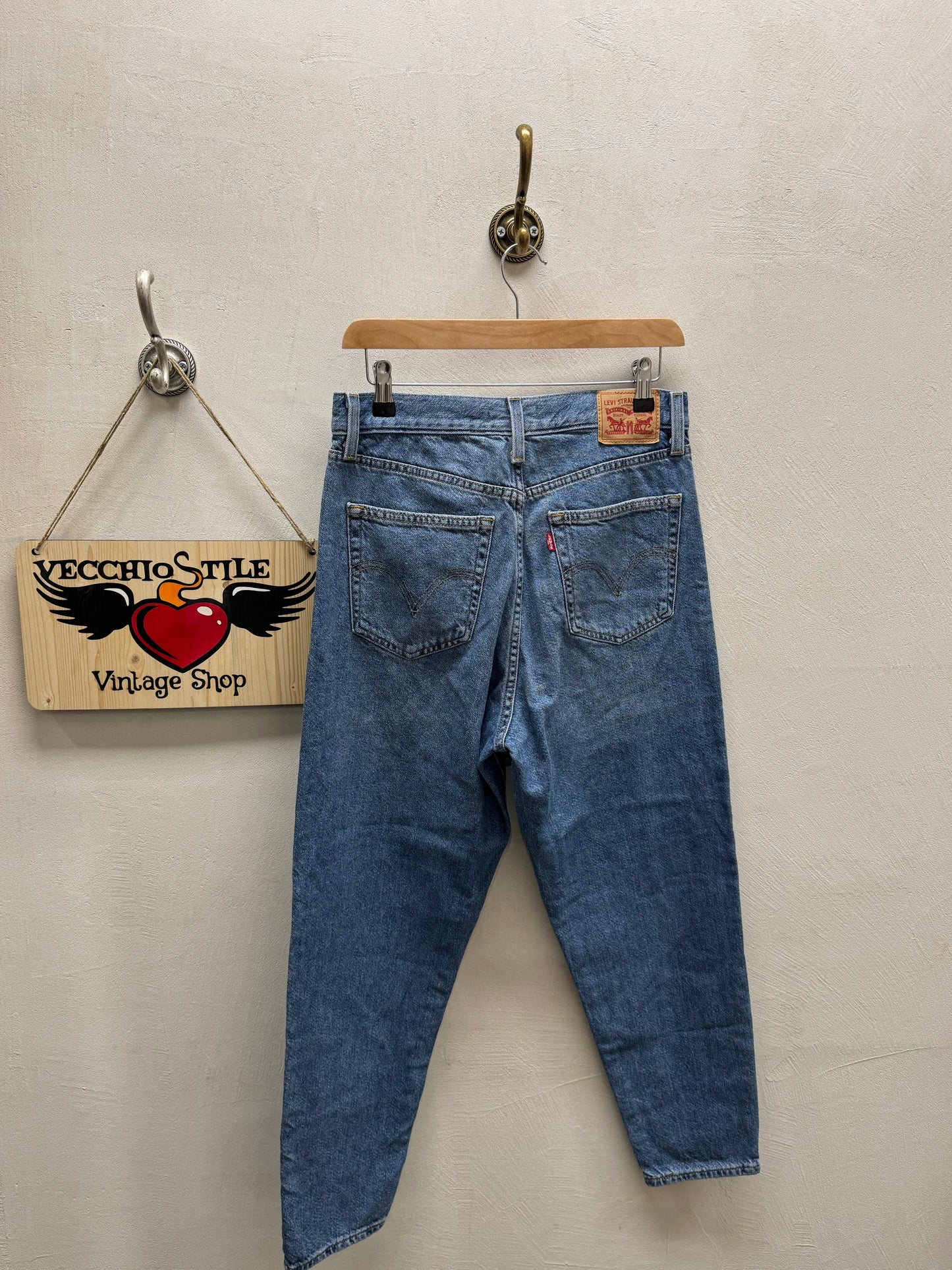 LEVI’S HIGH WAISTED