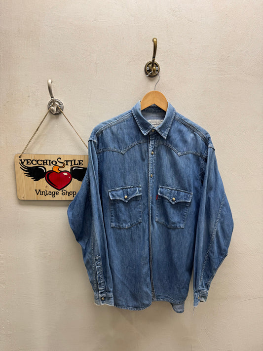 LEVI’S