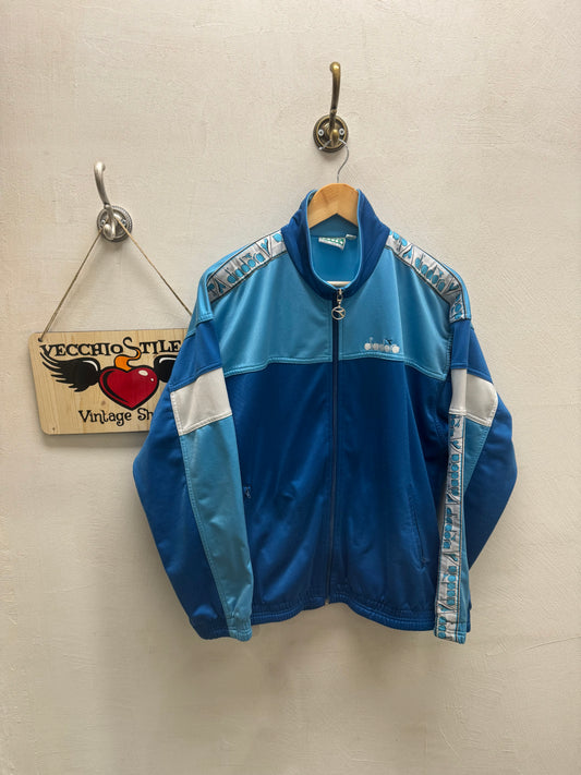 DIADORA