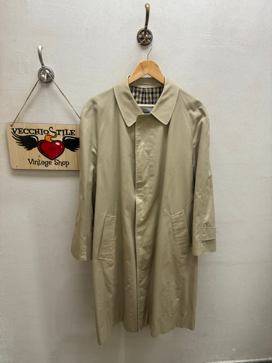 AQUASCUTUM OF LONDON