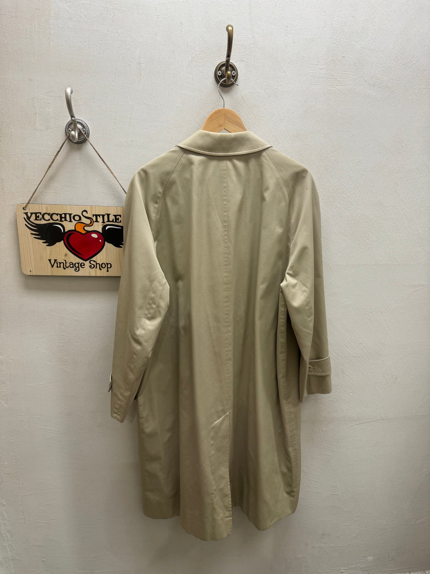 AQUASCUTUM OF LONDON
