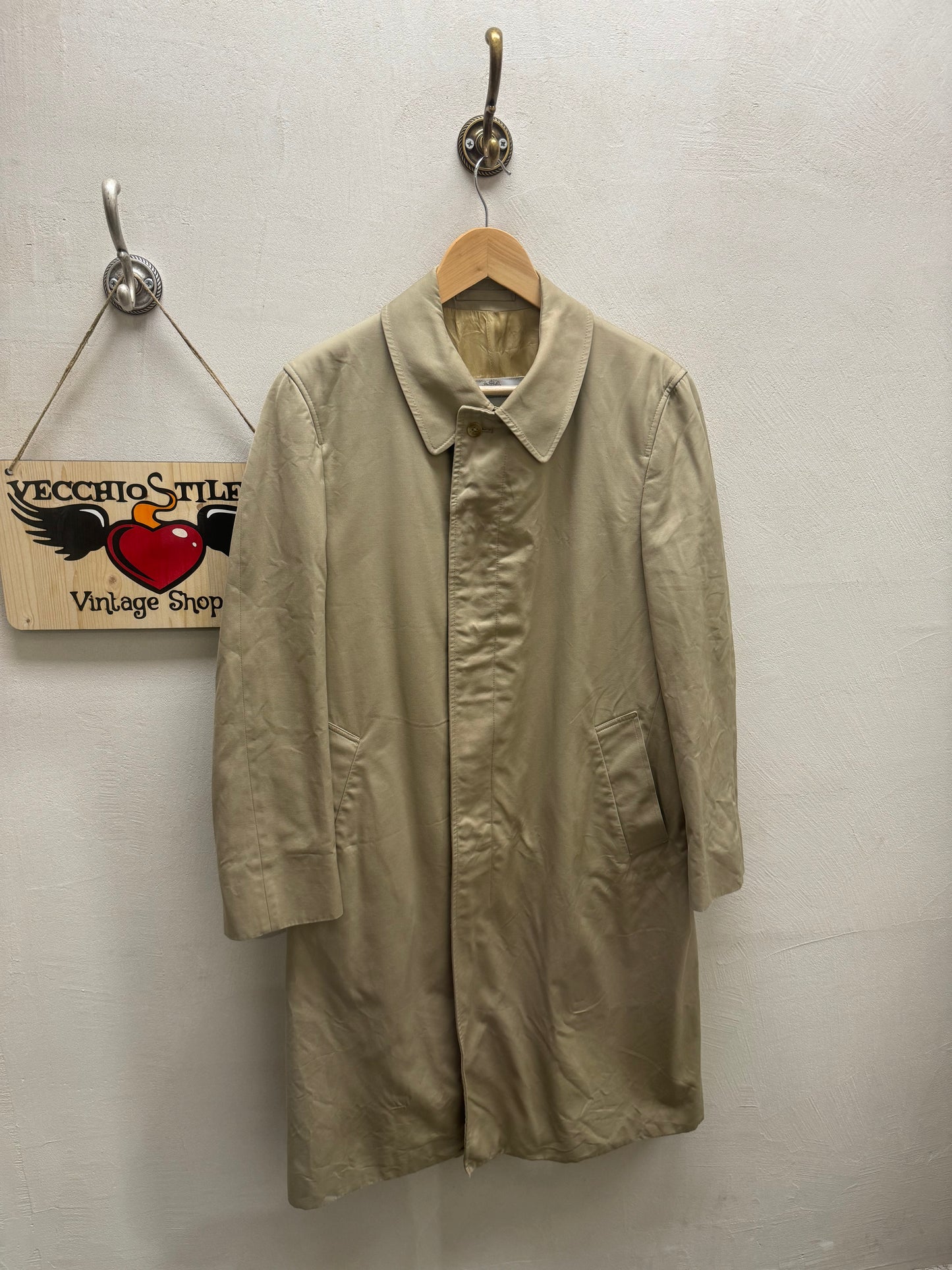 AQUASCUTUM OF LONDON