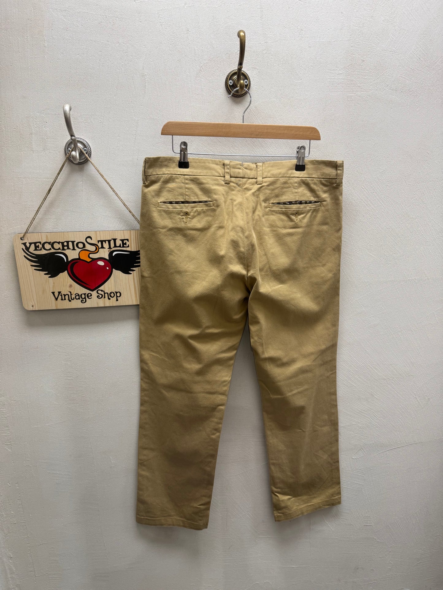 AQUASCUTUM OF LONDON