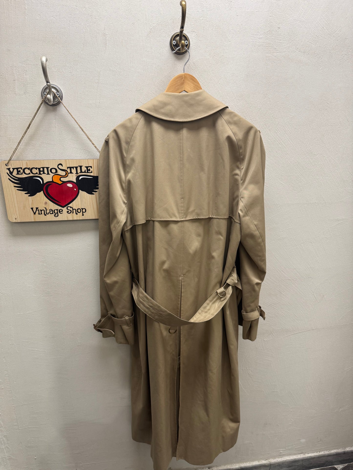 AQUASCUTUM OF LONDON
